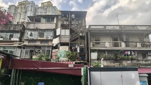 赛龙村