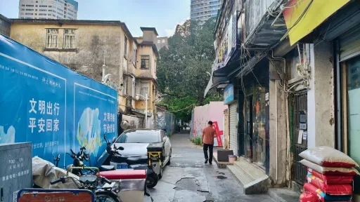 赛龙村