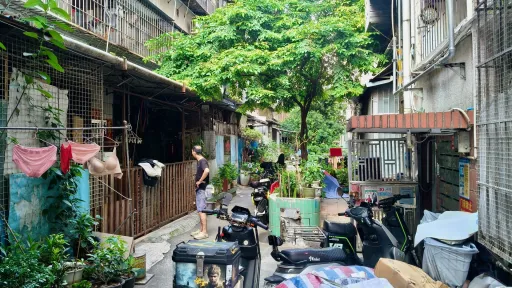 赛龙村