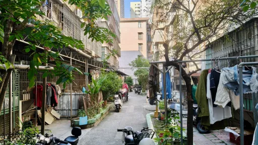 赛龙村