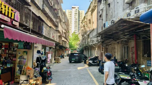 赛龙村