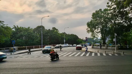 塘朗村