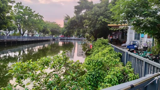 塘朗村