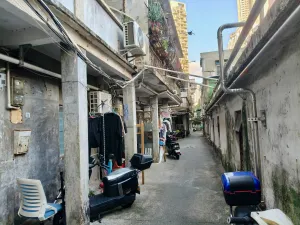 赛龙村