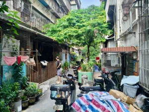 赛龙村
